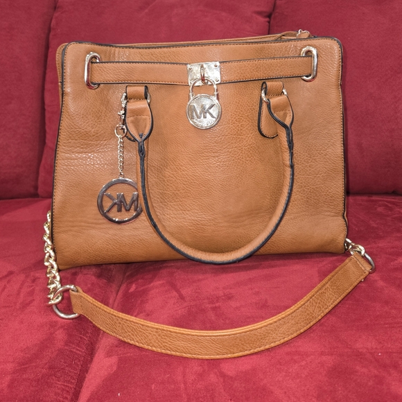 Michael Kors Tan Leather Shoulder Bag - Picture 2 of 4